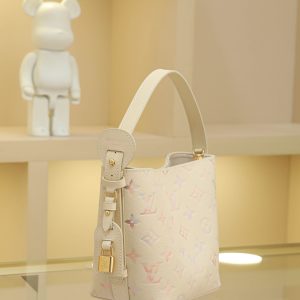 Alternative view of Features a detachable zippered inner pocket with rich detailing, suitable for both shoulder carry and hand carry. Dimensions: 16 x 18 x 12 cm (Length x Height x Width)